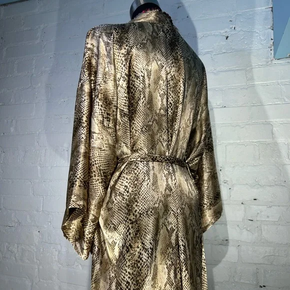 Inner Most Silky Robe - Picture 3 of 3